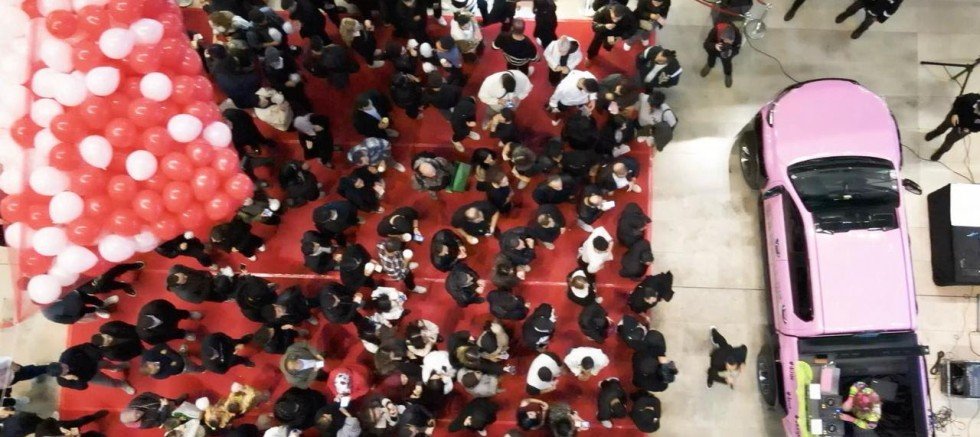 KUTLAMA DEDİĞİN BÖYLE OLUR